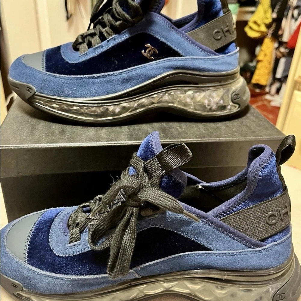 AUTHENTIC Chanel Wmns Velvet Calfskin Grosgrain Sneaker 'Navy Blue'